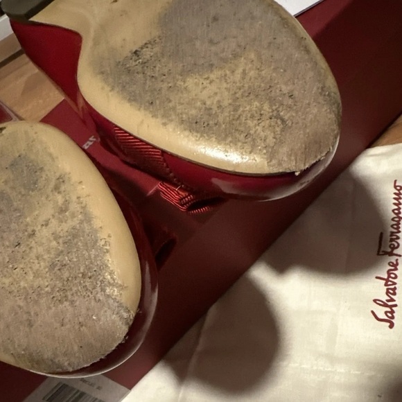 Authentic Salvatore Ferragamo Red Varina Patent Leather Ballet Flats Size 7.5B - Picture 5 of 8